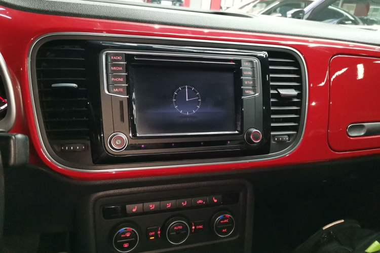 Used Volkswagen Beetle 2015 180TSI Convertible Edition Audio And AC Panel
