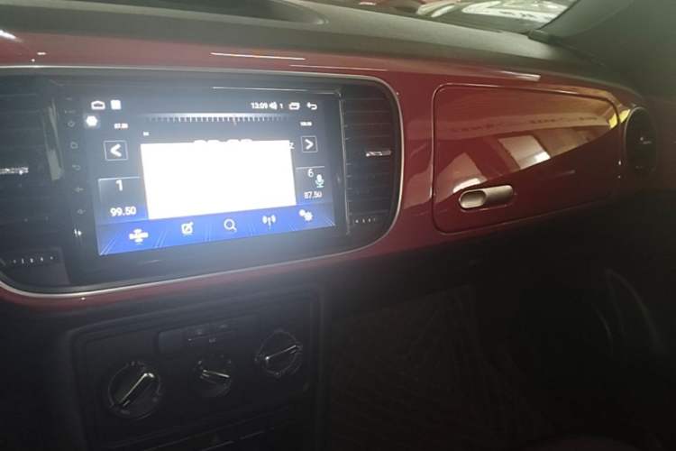 Used Volkswagen Beetle 2015 180TSI model Audio And AC Panel