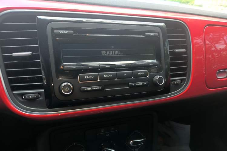 Used Volkswagen Beetle 2015 280TSI Audio And AC Panel