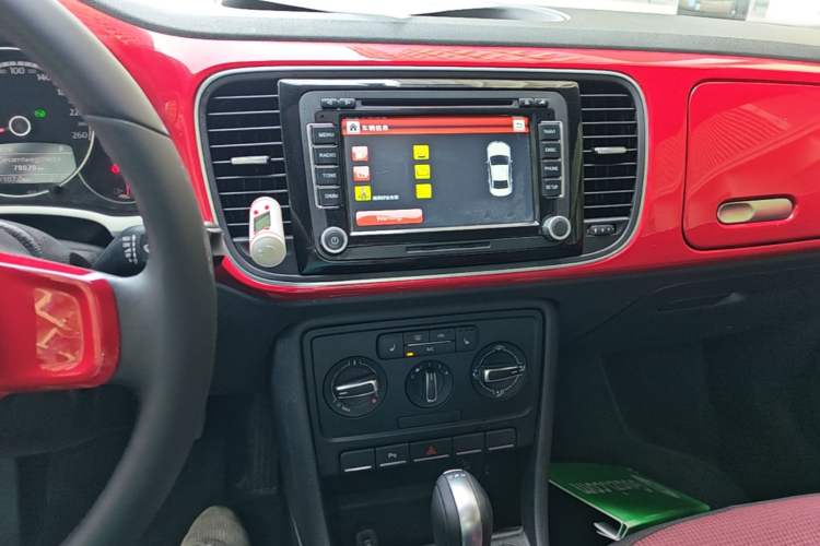 Used Volkswagen Beetle 2015 180TSI model Audio And AC Panel