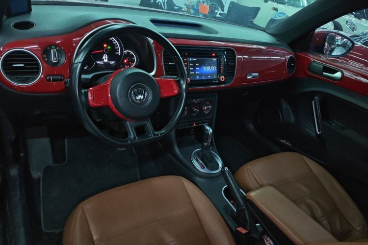 Used Volkswagen Beetle 2015 180TSI model Center Console