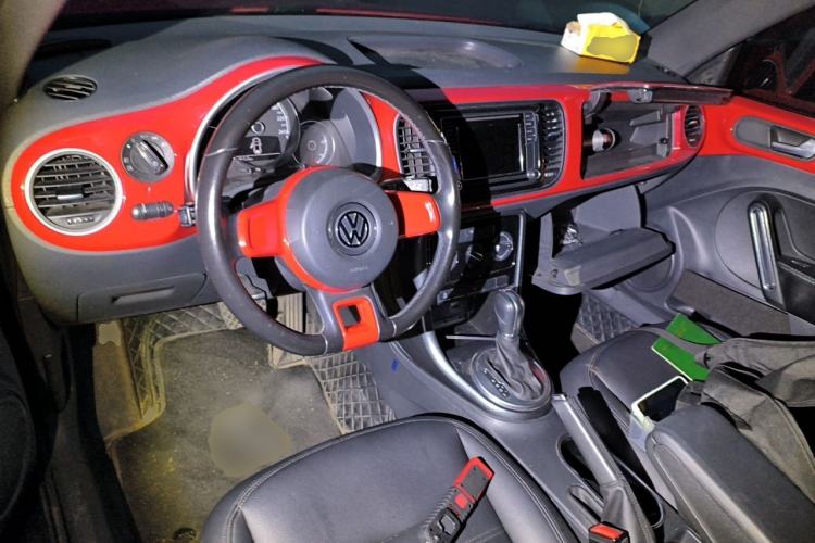 Used Volkswagen Beetle 2015 180TSI model Center Console