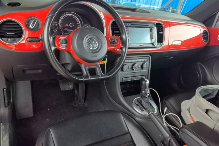 Used Volkswagen Beetle 2015 180TSI model Center Console