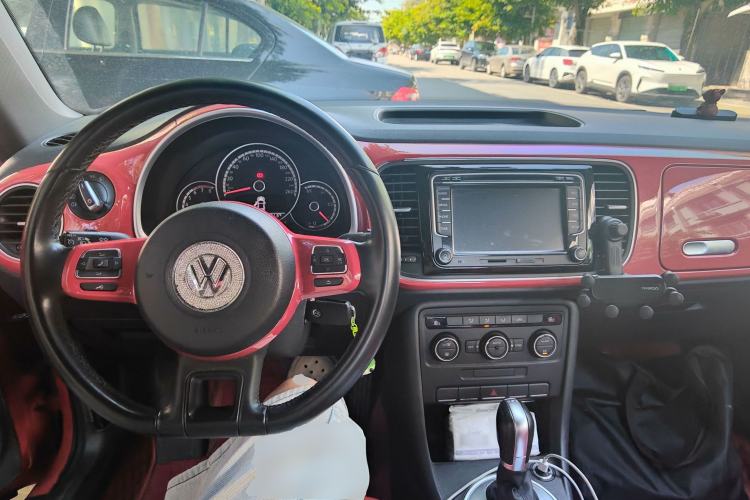 Used Volkswagen Beetle 2015 280TSI Center Console