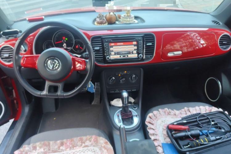 Used Volkswagen Beetle 2015 180TSI model Center Console