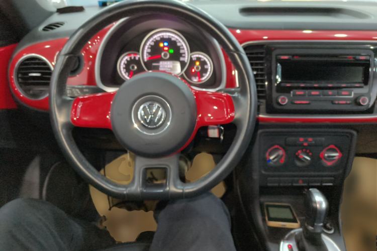 Used Volkswagen Beetle 2015 180TSI model Center Console