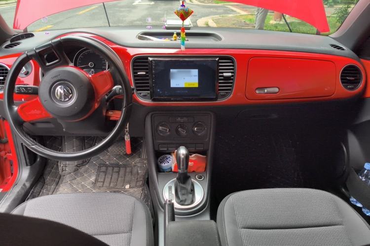 Used Volkswagen Beetle 2015 180TSI model Center Console