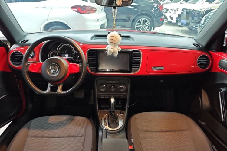 Used Volkswagen Beetle 2015 180TSI model Center Console