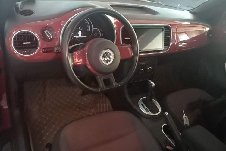 Used Volkswagen Beetle 2015 180TSI model Center Console