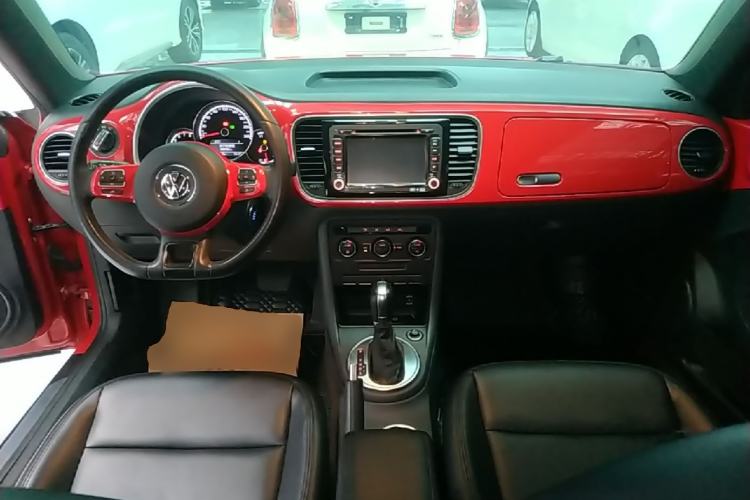Used Volkswagen Beetle 2015 180TSI model Center Console