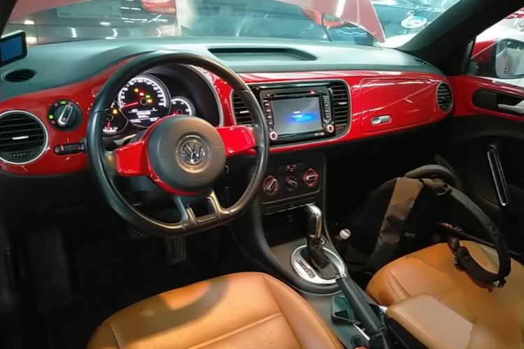 Used Volkswagen Beetle 2015 180TSI model Center Console