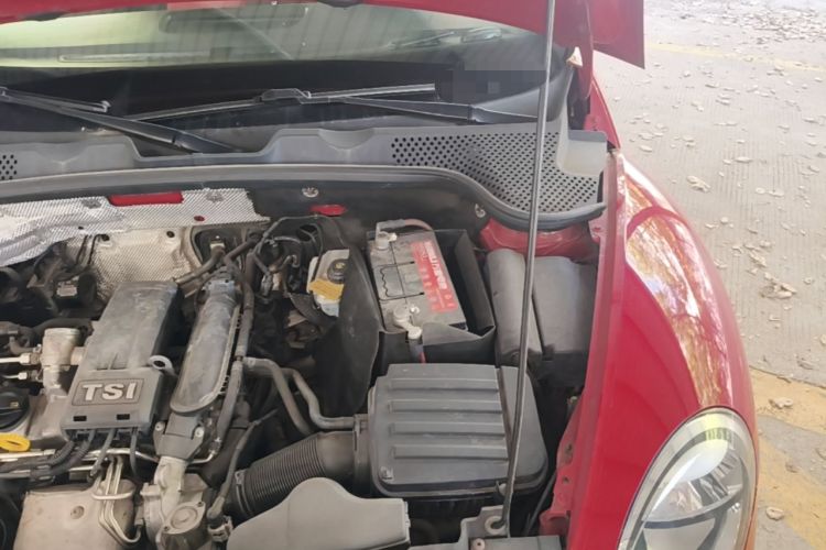 Used Volkswagen Beetle 2015 180TSI model Engine Bay Left
