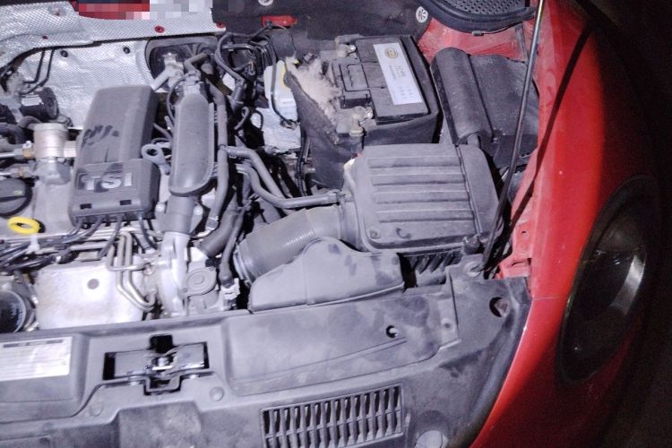 Used Volkswagen Beetle 2015 180TSI model Engine Bay Left