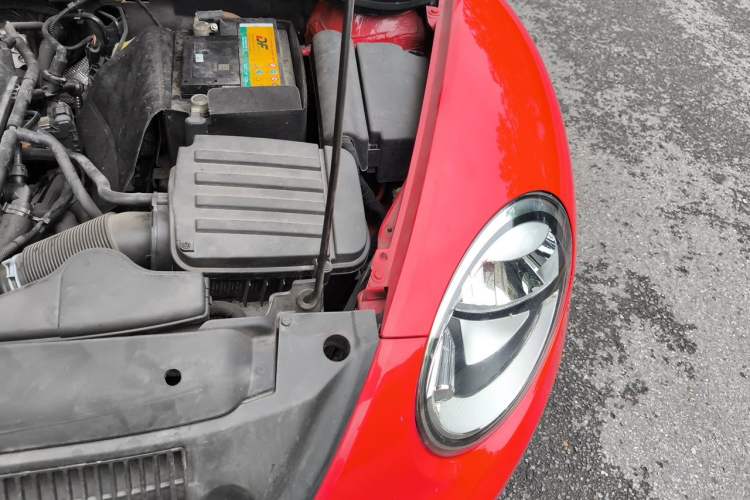 Used Volkswagen Beetle 2015 180TSI model Engine Bay Left