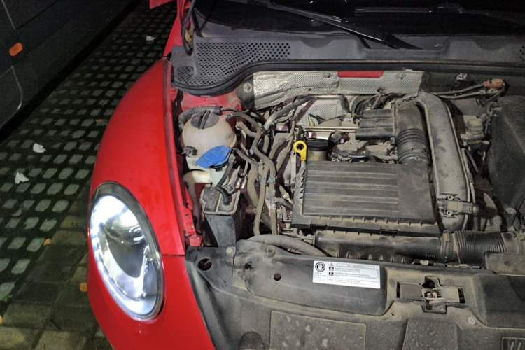 Used Volkswagen Beetle 2015 180TSI model Engine Bay Right