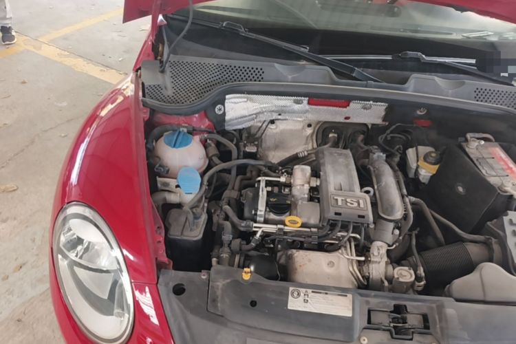 Used Volkswagen Beetle 2015 180TSI model Engine Bay Right