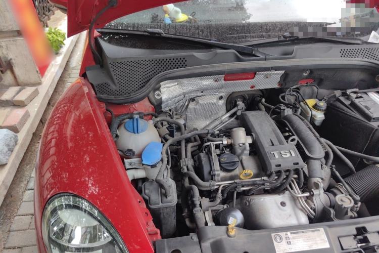 Used Volkswagen Beetle 2015 180TSI model Engine Bay Right