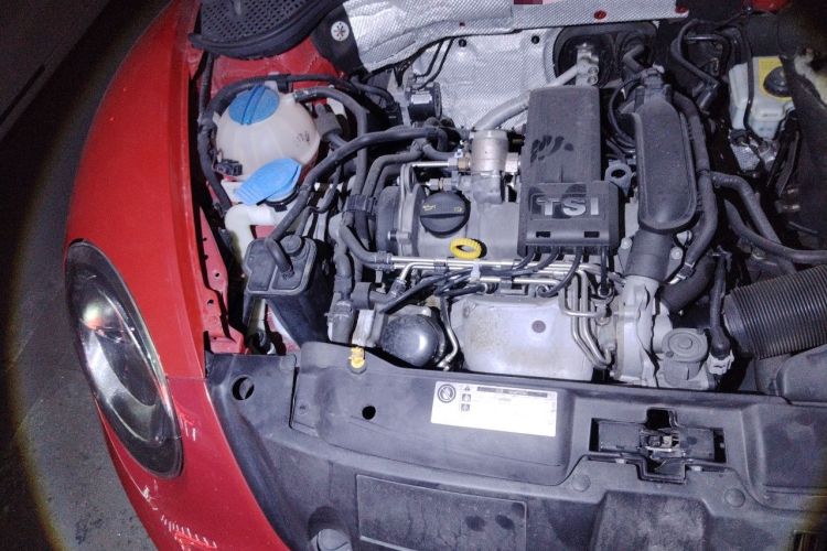 Used Volkswagen Beetle 2015 180TSI model Engine Bay Right