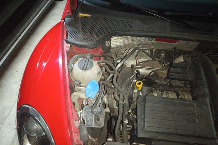 Used Volkswagen Beetle 2015 180TSI model Engine Bay Right