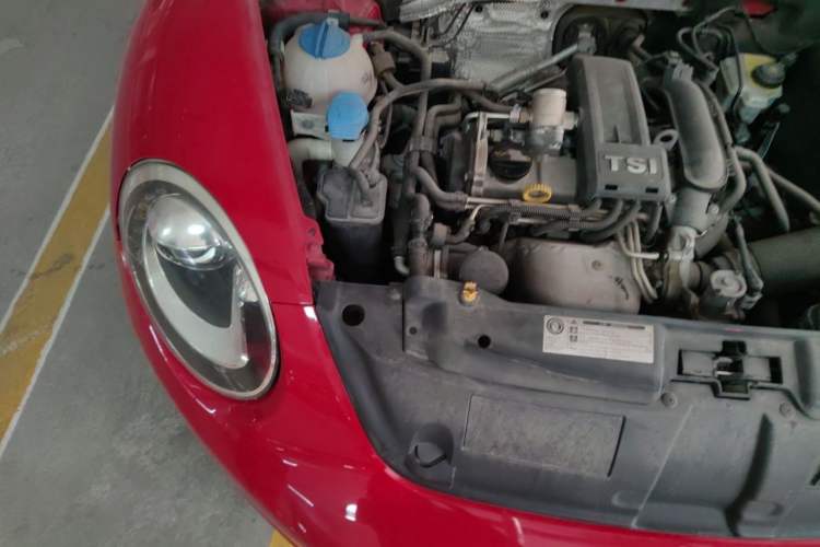 Used Volkswagen Beetle 2015 180TSI model Engine Bay Right