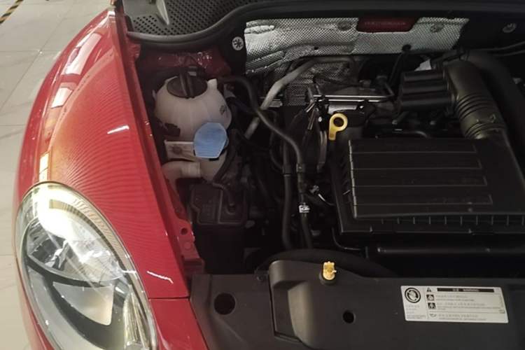 Used Volkswagen Beetle 2015 180TSI model Engine Bay Right