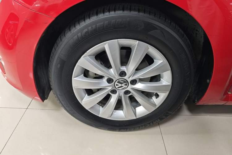 Used Volkswagen Beetle 2015 180TSI model Exterior 4