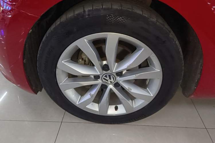 Used Volkswagen Beetle 2015 180TSI model Exterior 4