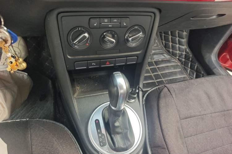 Used Volkswagen Beetle 2015 180TSI model Gear Lever