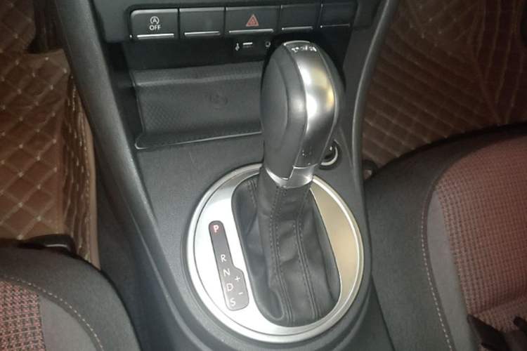Used Volkswagen Beetle 2015 180TSI model Gear Lever