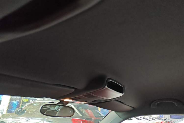Used Volkswagen Beetle 2015 180TSI model Headliner