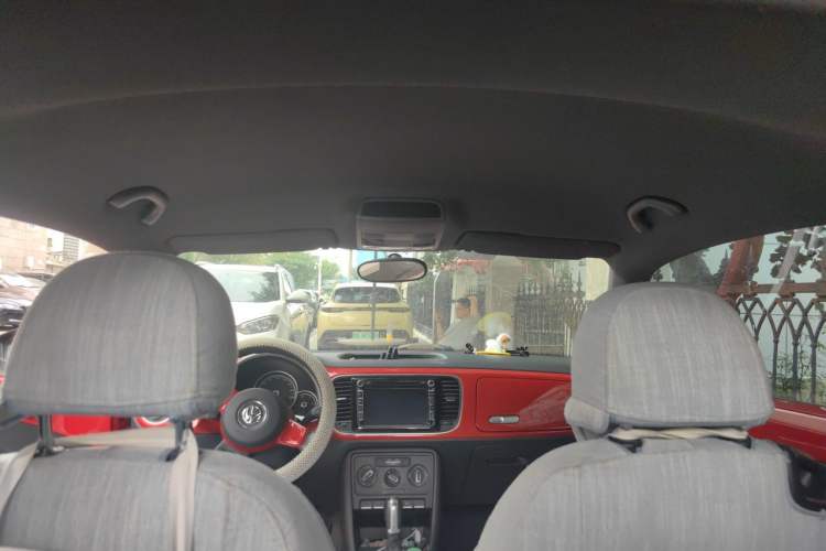 Used Volkswagen Beetle 2015 180TSI model Headliner