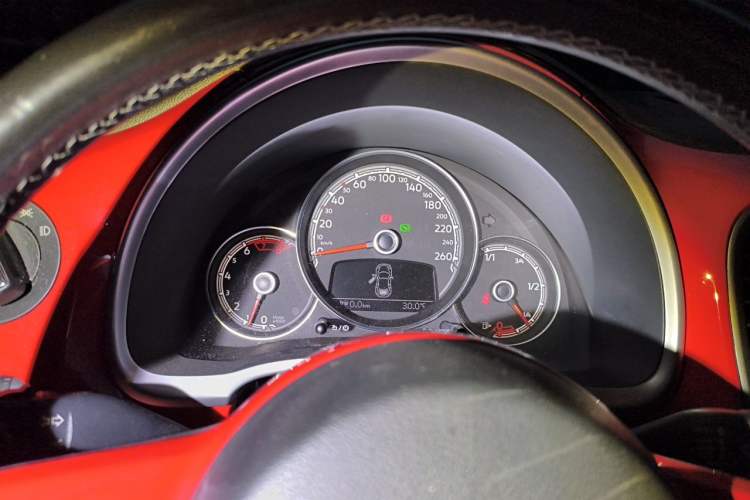 Used Volkswagen Beetle 2015 180TSI model Instrument Cluster