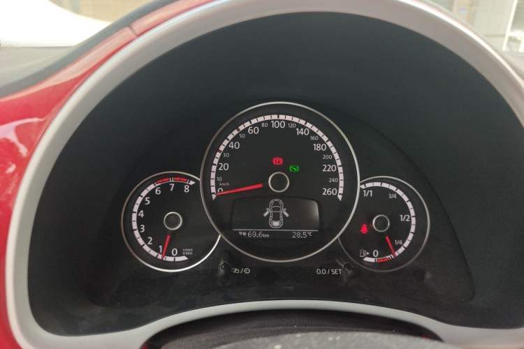 Used Volkswagen Beetle 2015 180TSI model Instrument Cluster