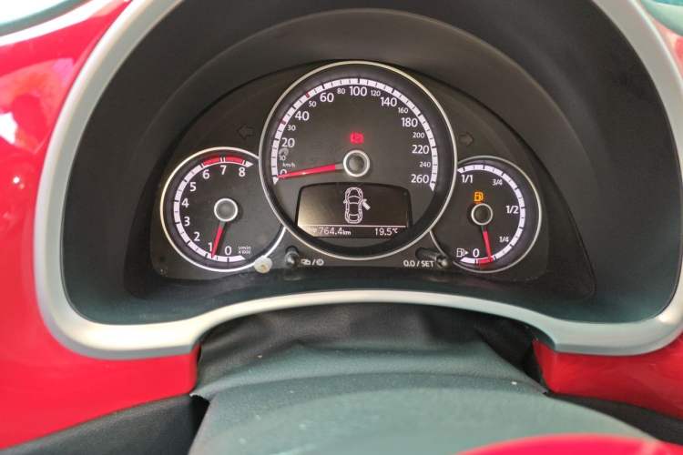 Used Volkswagen Beetle 2015 180TSI model Instrument Cluster