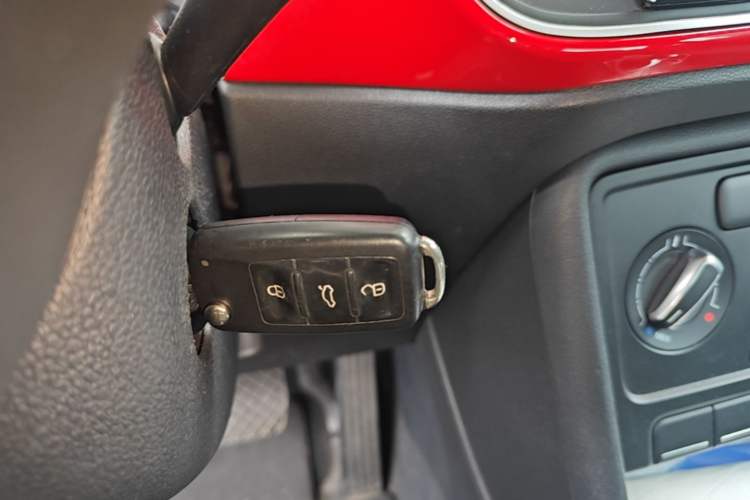 Used Volkswagen Beetle 2015 180TSI model Interior 1
