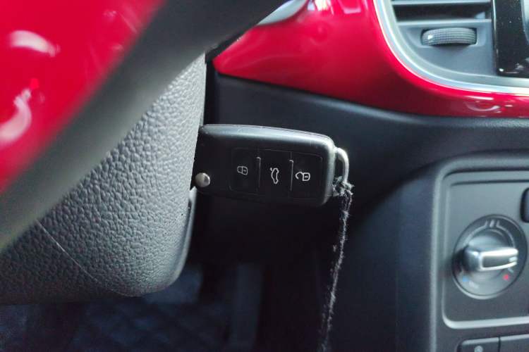 Used Volkswagen Beetle 2015 180TSI model Interior 1