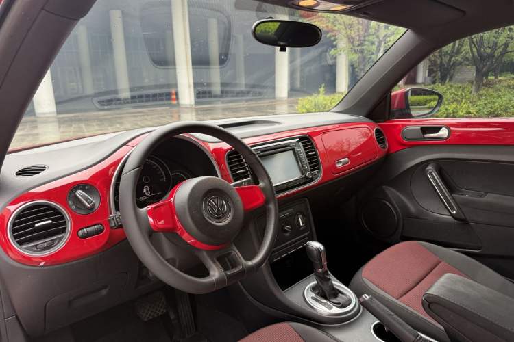 Used Volkswagen Beetle 2015 180TSI model Interior 1