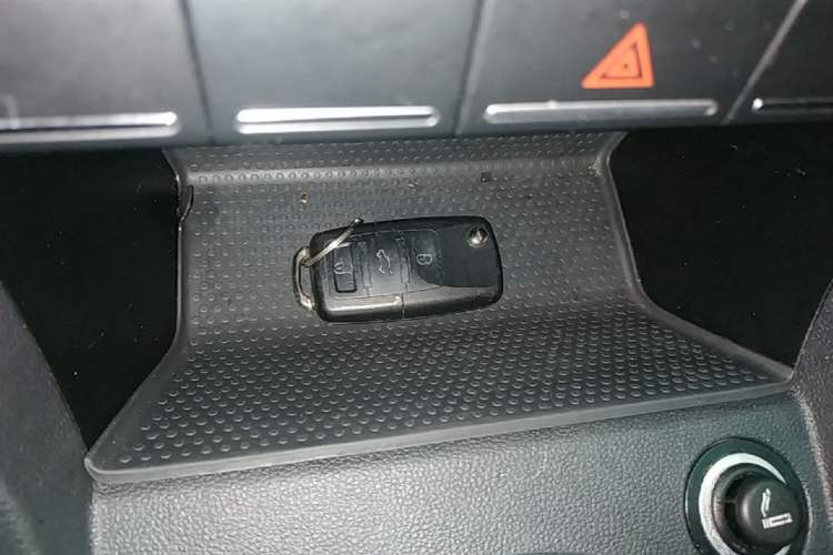 Used Volkswagen Beetle 2015 180TSI model Interior 1
