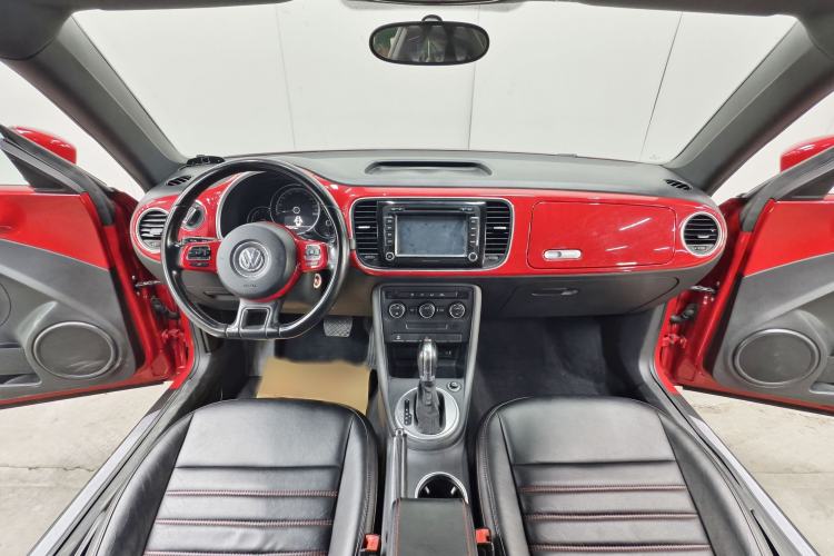 Used Volkswagen Beetle 2015 180TSI model Interior 2