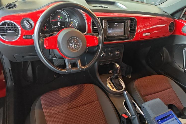 Used Volkswagen Beetle 2015 180TSI model Interior 2