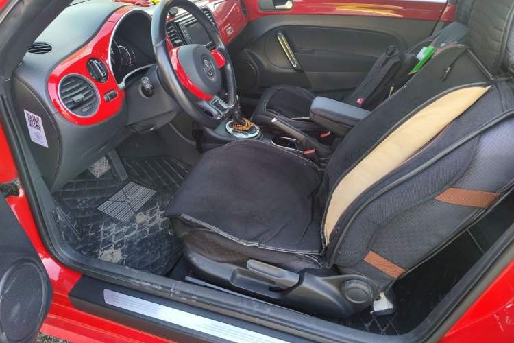 Used Volkswagen Beetle 2015 180TSI model Interior 2