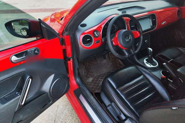 Used Volkswagen Beetle 2015 180TSI model Interior 2
