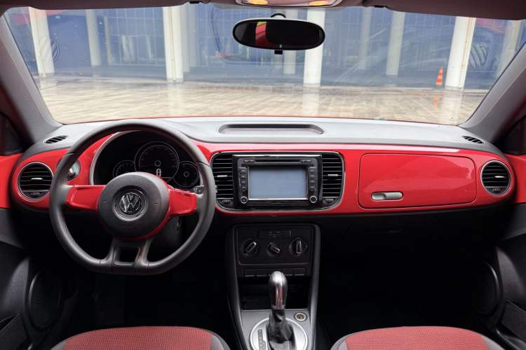 Used Volkswagen Beetle 2015 180TSI model Interior 2