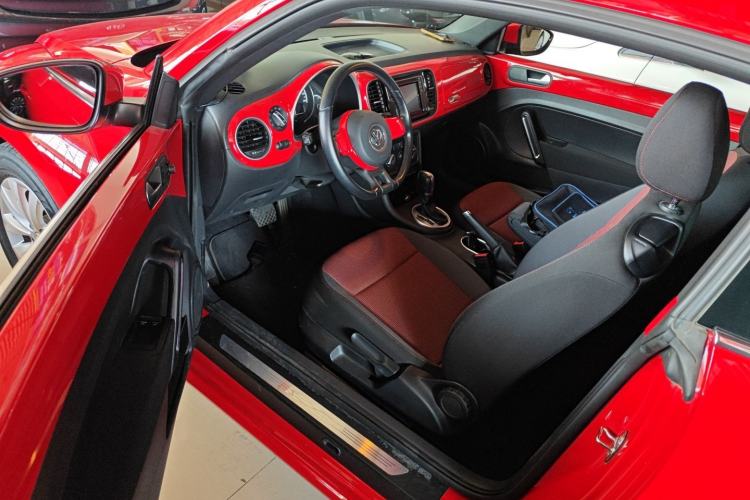 Used Volkswagen Beetle 2015 180TSI model Interior 3