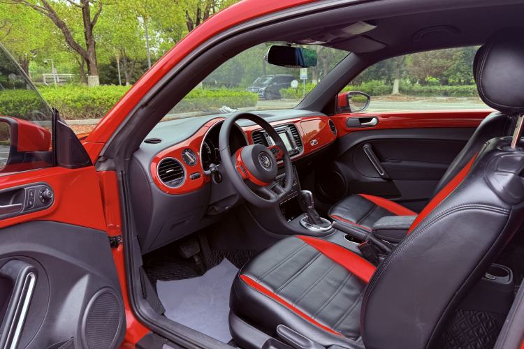 Used Volkswagen Beetle 2015 180TSI model Interior 4