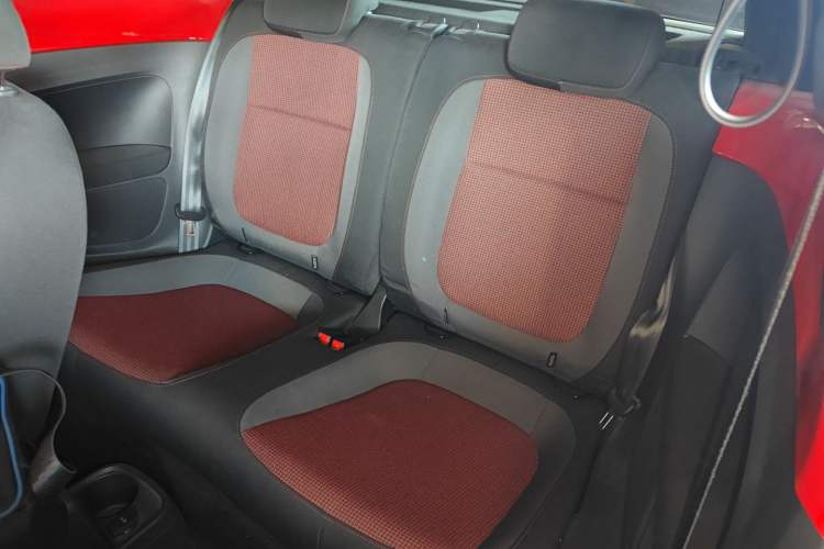 Used Volkswagen Beetle 2015 180TSI model Interior 4