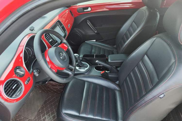 Used Volkswagen Beetle 2015 180TSI model Interior 4