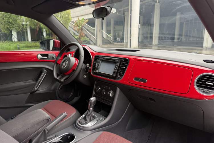 Used Volkswagen Beetle 2015 180TSI model Interior 4