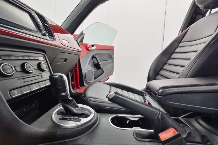 Used Volkswagen Beetle 2015 180TSI model Interior 5