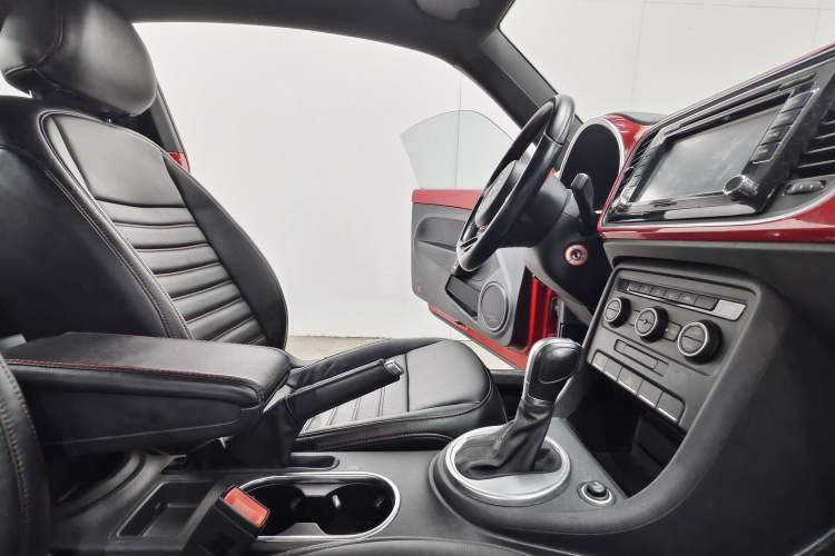 Used Volkswagen Beetle 2015 180TSI model Interior 6